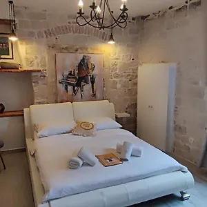 Kadena - 18th Century Stone House Appartement
